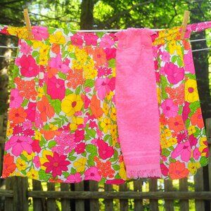 VTG Bright Neon Floral Print Hostess Apron Removable Hand Towel NOS w/Paper Tag